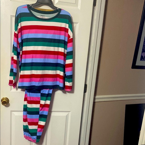 Joyspun ladies two piece long sleeve pajama set with pockets; size: various - Picture 1 of 5